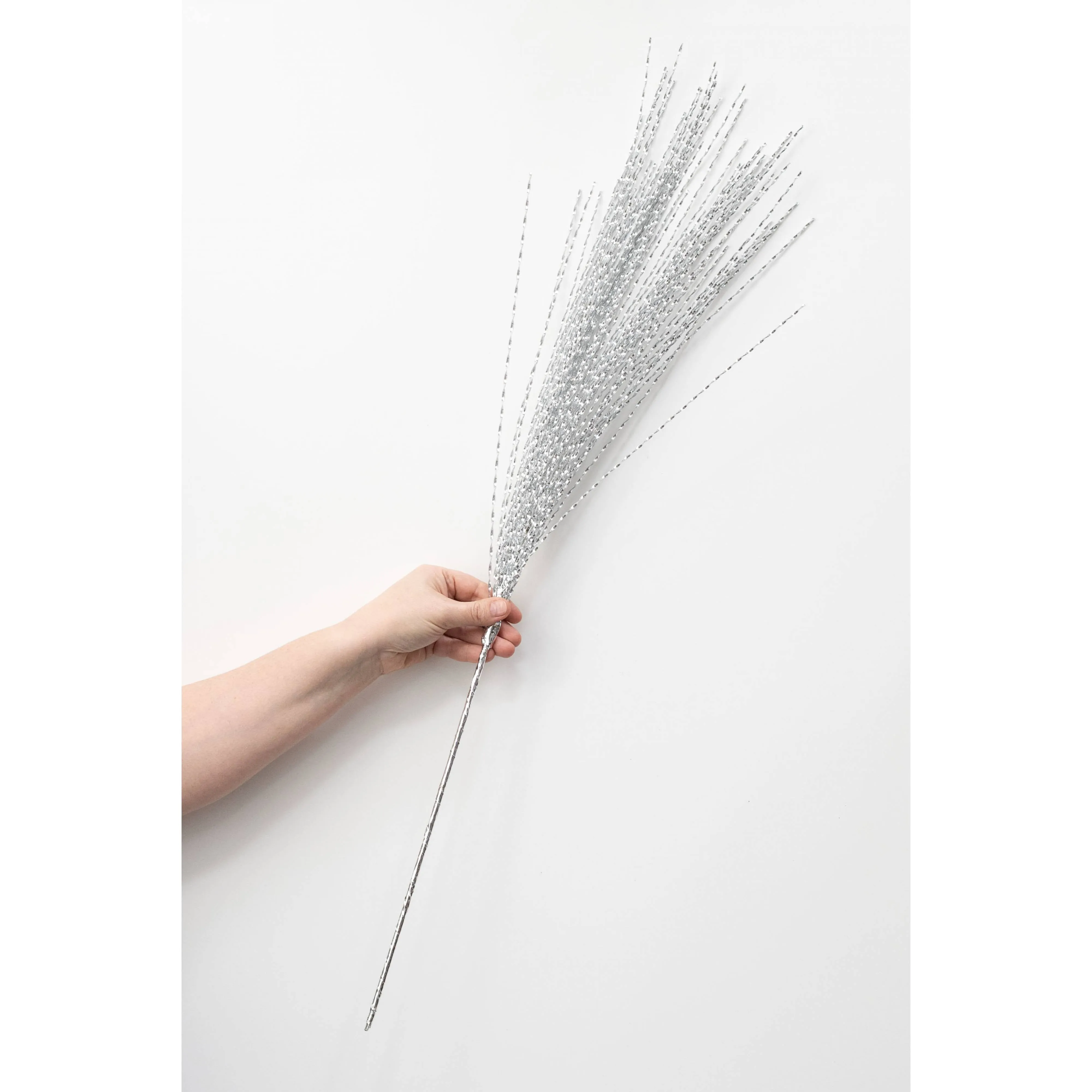 32" Metallic Twisted Grass Spray: Silver